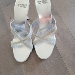 Mootsies tootsies size 8 1/2 clear with silver straps